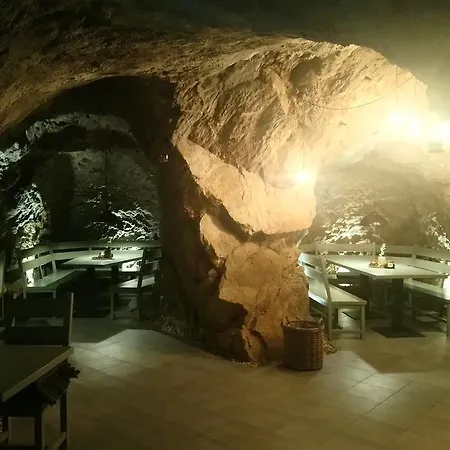 Vandrerhjem Cave Hluboka Hluboká nad Vltavou