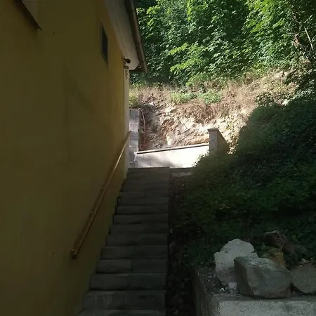 Cave Hluboka Vandrerhjem