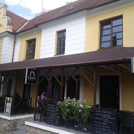 Cave Hluboka * Hluboká nad Vltavou